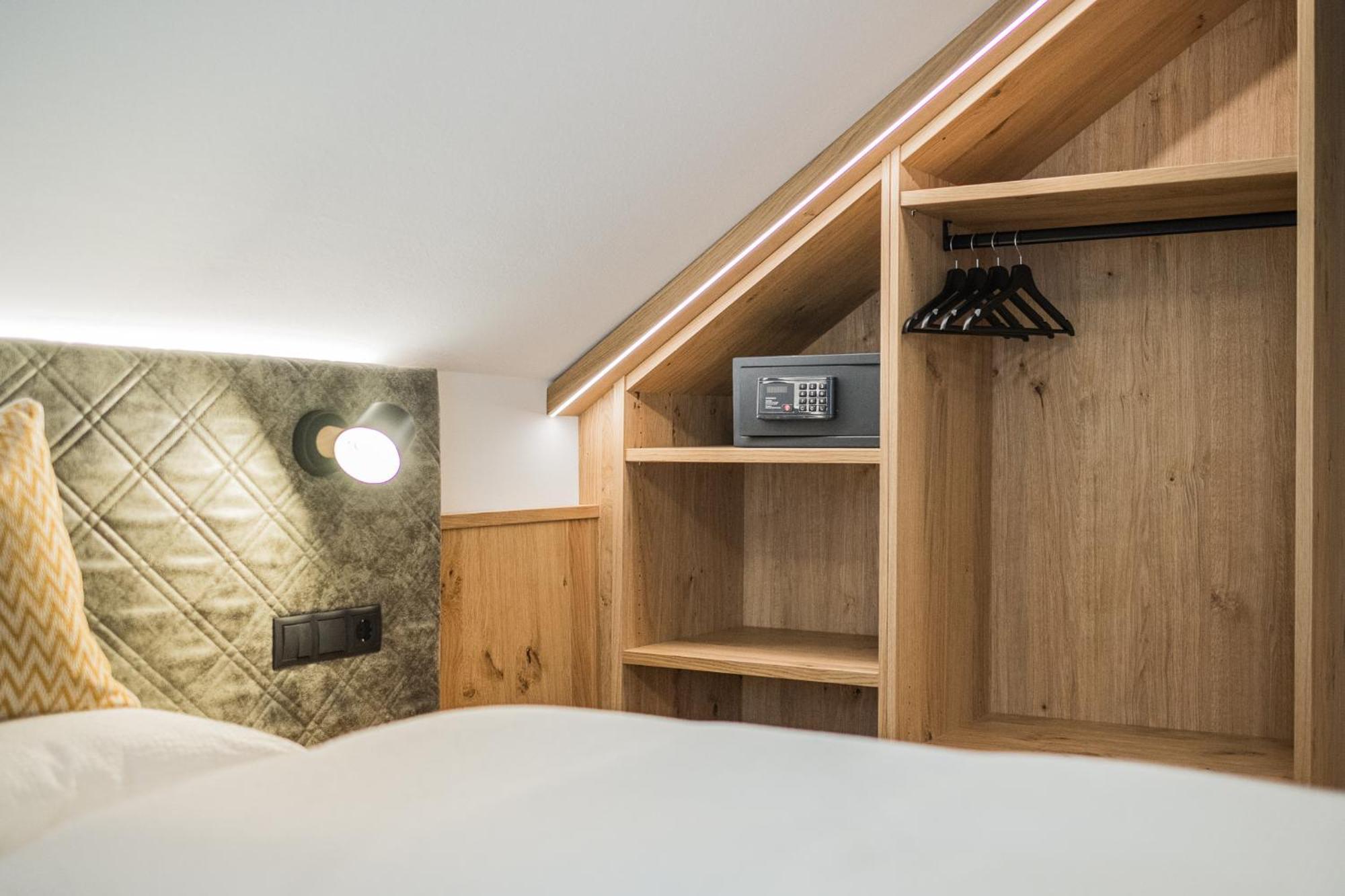 Gasthof Albergo Dolomiten Braies  Exterior foto